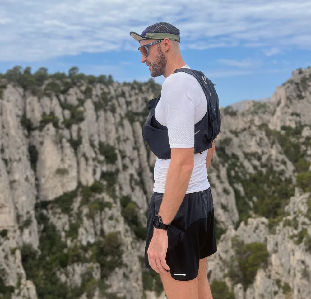 Romain, sur la crête au-dessus des calanques